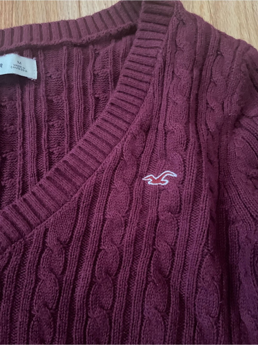Hollister Cable Knit Icon V Neck Sweater Medium Burgundy Preppy Quiet Luxury - Picture 2 of 8